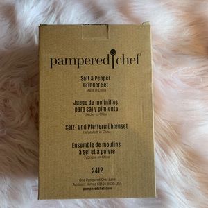 Pampered Chef Salt/Pepper Grinder set